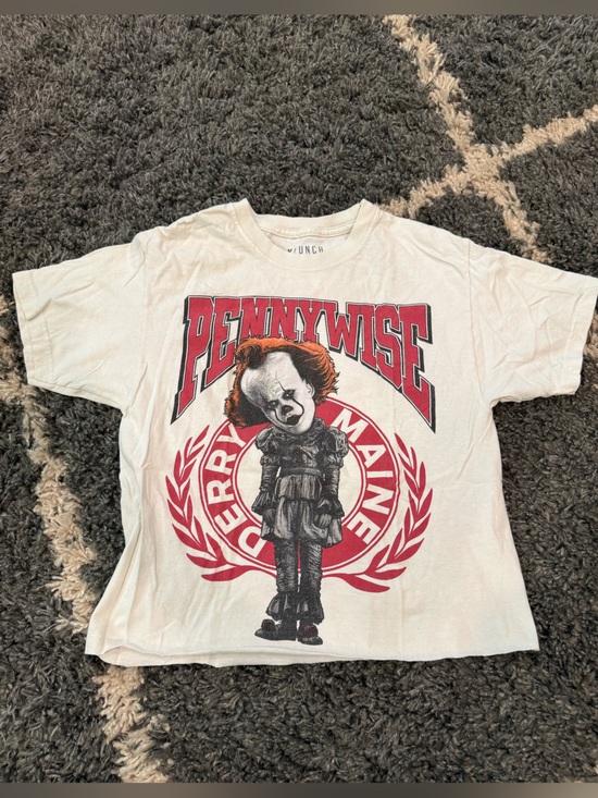 Boxlunch Tops - Pennywise‎ cropped t size small EUC